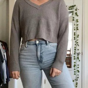 NWOT - Comfy Knitted Grey Oversized Long Sleeve V-Neck Crop Top - Wild Fable